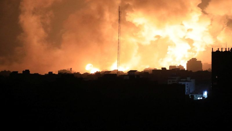 فلسطين المحتلة: قصف صهيوني عنيف قرب الحدود المصرية برفح جنوب قطاع غزة
