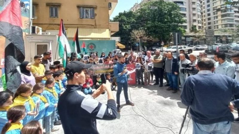 دعمًا لفلسطين وأسراها.. وقفة تضامنية أمام مقر الصليب الأحمر في بيروت
