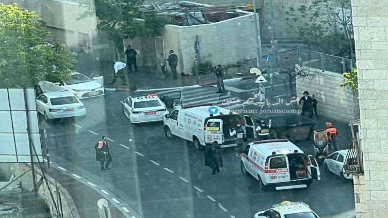 إعلام العدو: وقوع إصابتين جراء عملية الدهس في القدس وفرار المنفذين الاثنين من المكان