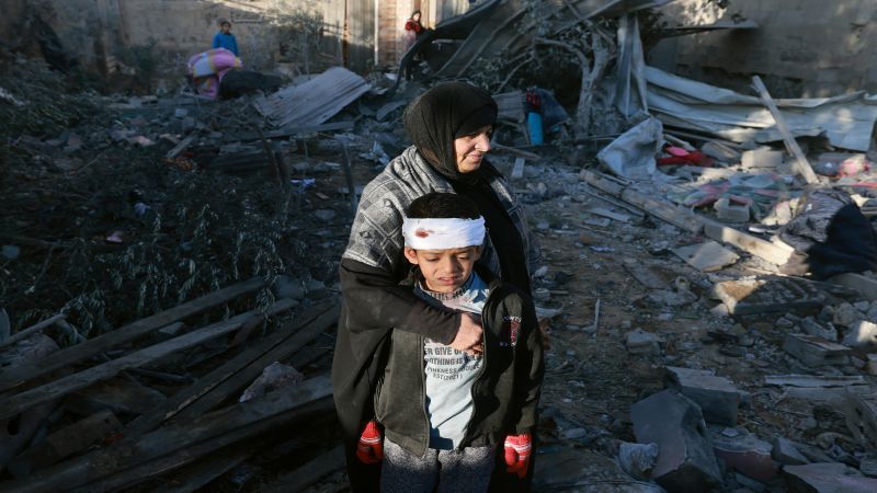 فلسطين: وقوع إصابات جراء قصف الاحتلال مواطنين ينتظرون مساعدات عند شاطئ بيت لاهيا شمالي قطاع غزة