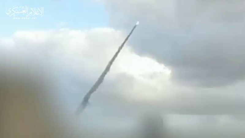 بالفيديو.. قصف التحشدات العسكرية في محيط موقع "إسناد صوفا" برشقة صاروخية 