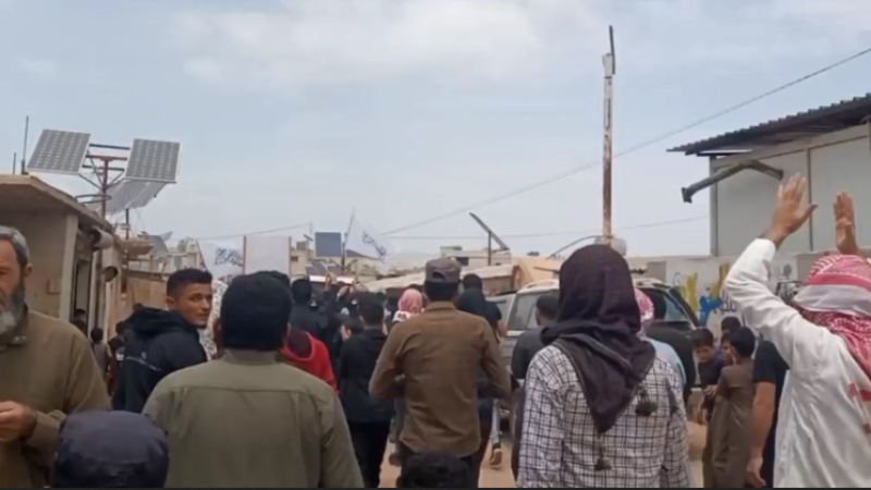 تصاعد المظاهرات المناوئة للجولاني في إدلب.. وتوعّد لهم بالقمع الدموي