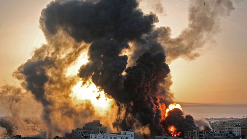 الاحتلال يقصف منزلًا لعائلة الكحلوت في مشروع بيت لاهيا شمال قطاع غزة