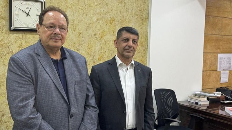 لبنان: الرئيس اليمني السابق علي ناصر محمد يُقدّم واجب العزاء بوالدة السيد نصر الله