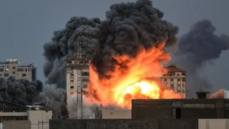 شهداء وعدد من الإصابات جرّاء قصف طائرات الاحتلال منزلين لعائلتي "النجار والخطيب" بمخيم البريج وسط قطاع غزّة