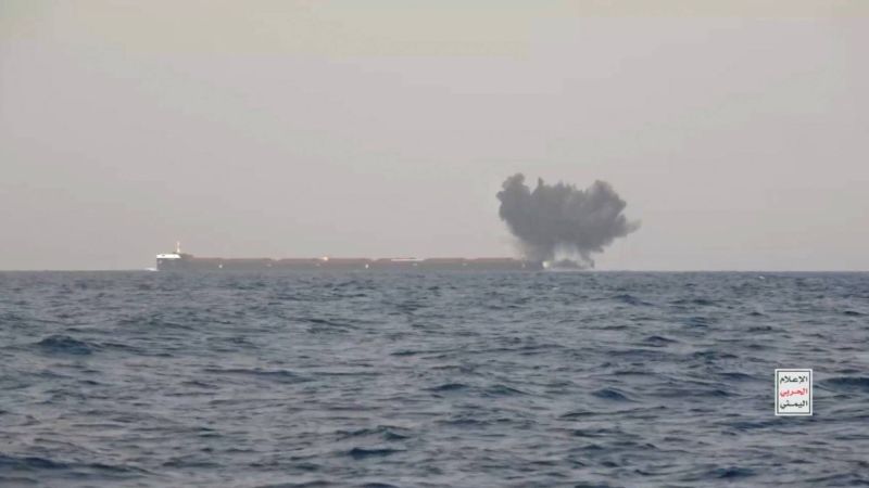 القوات المسلحة اليمنية تستهدف سفينة &quot;SEAJOY&quot; في البحر الأحمر وهدفًا حيويًا في حيفا