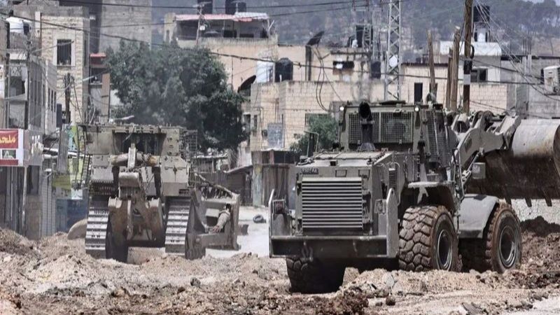 مقتل ضابط "إسرائيلي" وإصابة 16 آخرين بعبوات ناسفةٍ في مخيم جنين