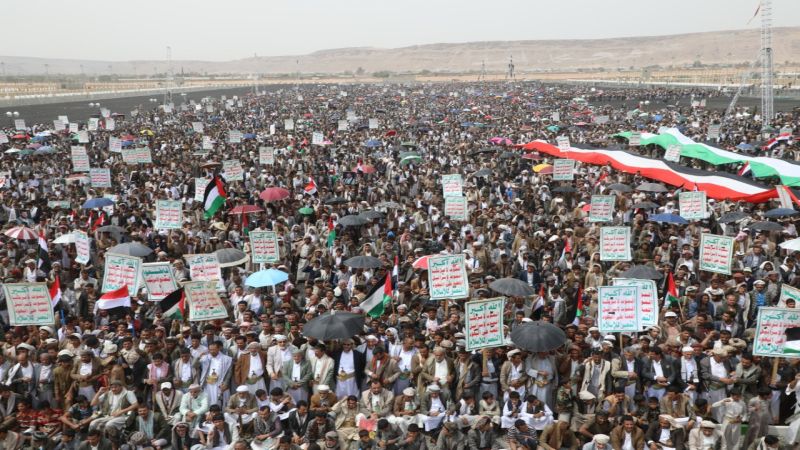 &quot;لا عزّة لشعوب الأمّة دون الانتصار لغزّة&quot;.. مسيرات مليونية متجددة بالعاصمة صنعاء&nbsp;