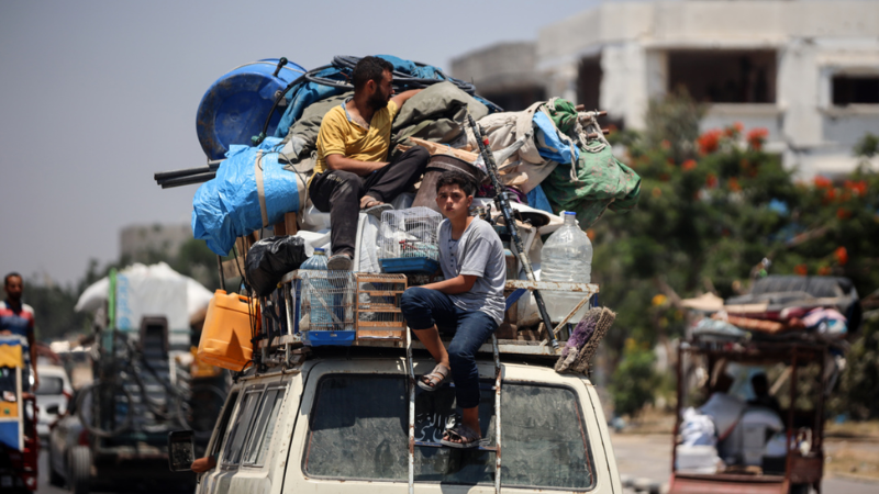 فلسطين| جيش العدوّ الصهيوني يطلب من السكان والنازحين بمناطق الصبرة والرمال وتل الهوا والدرج بغزّة الإخلاء بشكل فوري إلى دير البلح