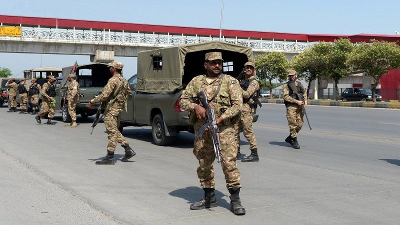 باكستان: مقتل 8 جنود في هجوم مسلح عبر الحدود مع أفغانستان استهدف معسكرًا شمال غرب البلاد