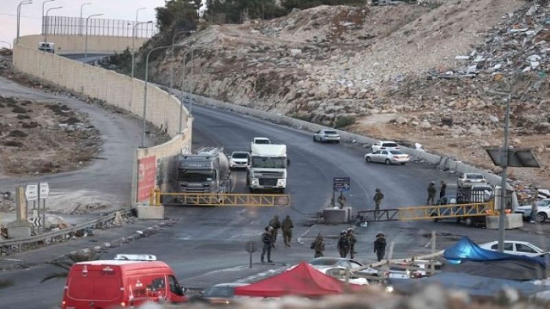 قوات الاحتلال تنصب حاجزًا وتوقف المركبات عند باب المغاربة في القدس المحتلة