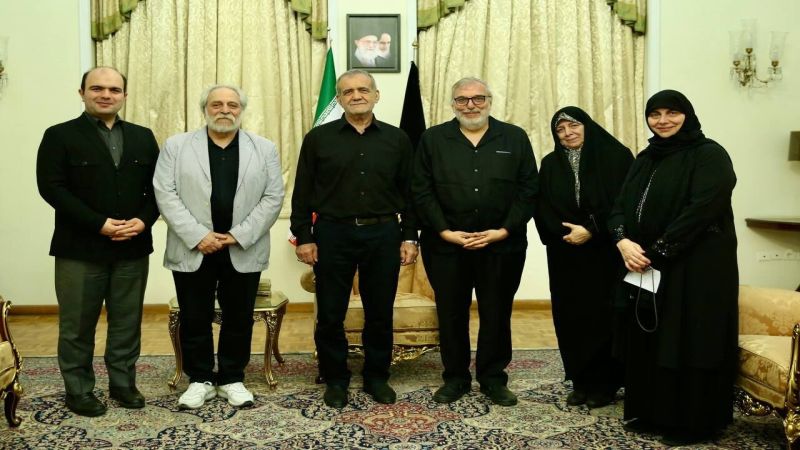 الرئيس الإيراني يستقبل عائلة الإمام المُغيّب السيد موسى الصدر
