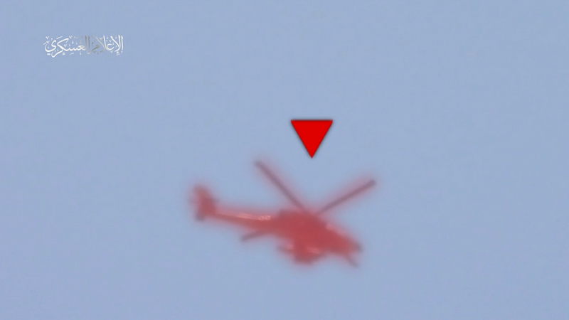 فيديو: القسام تتصدى لطائرة "أباتشي" في سماء المنطقة الوسطى بغزة