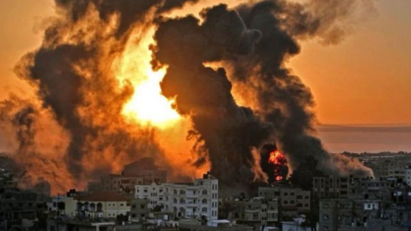 طائرات الاحتلال "الإسرائيلي" تقصف برجًا سكنيًا من أبراج "عين جالوت" جنوبي مخيم النصيرات وسط قطاع غزّة