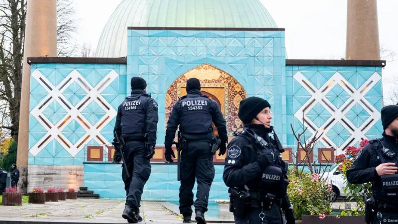 ألمانيا تحظر المركز الإسلامي وإيران تحتجّ