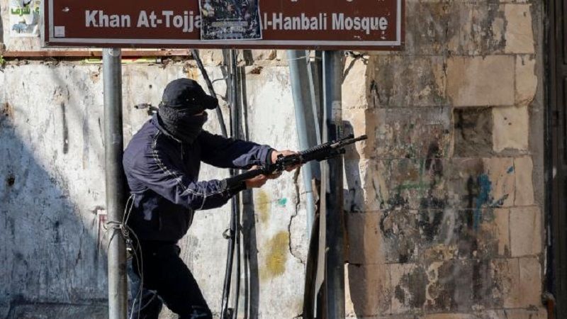 فلسطين المحتلة| قوات الاحتلال تستقدم تعزيزات عسكرية إضافية إلى مخيم العين غرب مدينة نابلس