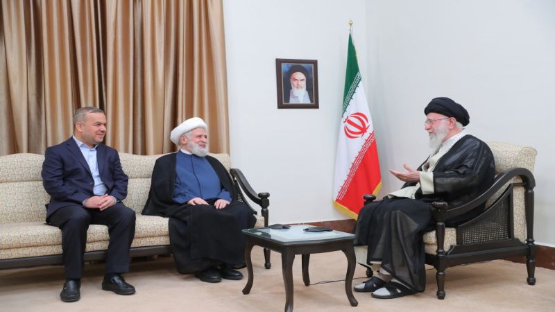 إيران | الإمام الخامنئي يشيد بسياسة حزب الله العقلانية والحكيمة منذ بداية عملية طوفان الأقصى