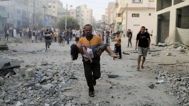فلسطين المحتلة| شهيدة طفلة و4 جرحى بقصف صهيوني على منزل مأهول في حي الزيتون جنوبي مدينة غزة