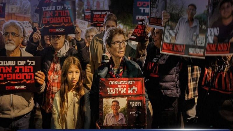عائلات الأسرى الصهاينة: التسريبات حول مساعي نتنياهو للانسحاب من "الصفقة" مقلقة
