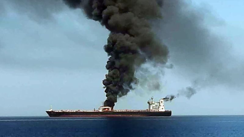 وسائل إعلام أجنبية عن هيئة بحرية بريطانية: أفاد ضابط أمن الشركة أنّ السفينة أصيبت بصاروخ في حادث على بعد 125 ميلًا بحريًا شرق عدن باليمن