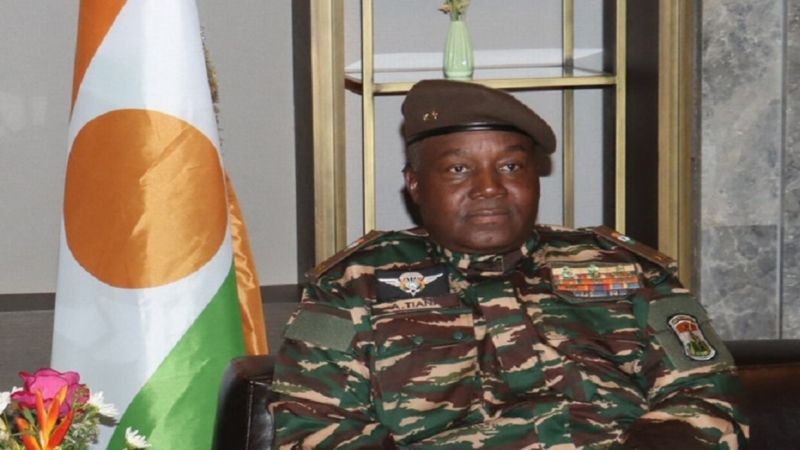 رئيس المجلس الحاكم في النيجر يتّهم فرنسا بالعمل على زعزعة استقرار بلاده
