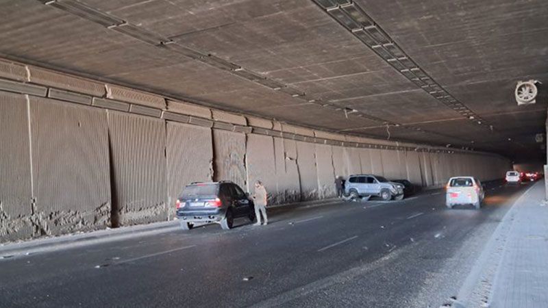 لبنان| التحكم المروري: تصادم بين 3 مركبات ودراجة نارية داخل نفق الأوزاعي باتجاه بيروت 