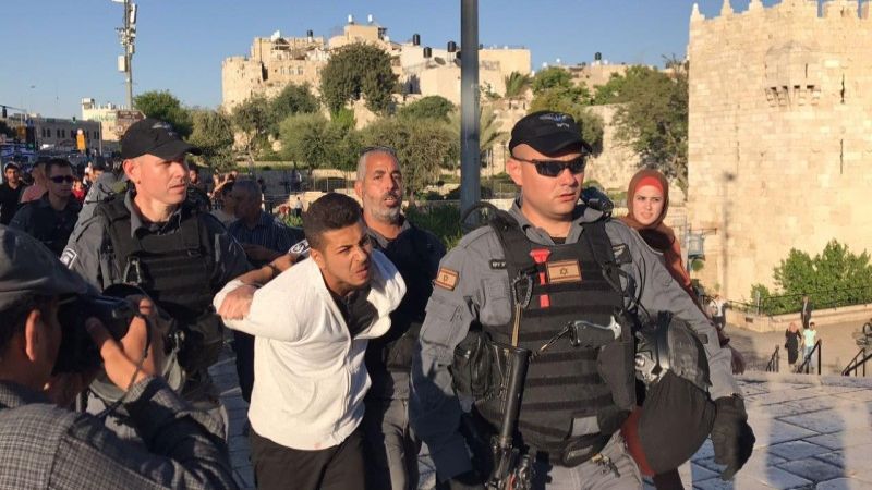 فلسطين المحتلة : قوات الاحتلال تعتقل شابين من بلدة العيساوية في القدس المحتلة