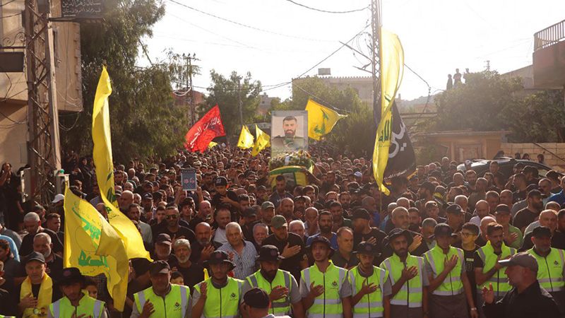 بالصور| تشييع الشهيد على طريق القدس حسين شقير في بلدة ميس الجبل الجنوبية