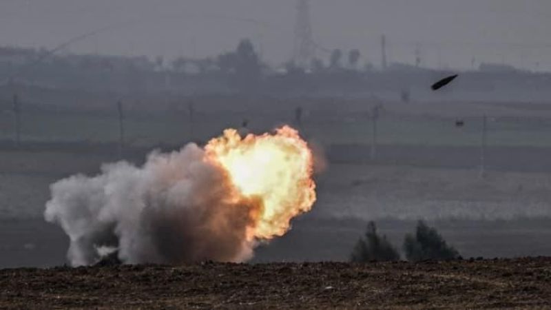 فلسطين المحتلة| ألوية الناصر صلاح الدين بالاشتراك مع قوات الشهيد عمر القاسم: فجرنا عبوة ناسفة في دبابة "إسرائيلية" ثمّ استهدفناها بقذيفة "RPG" في حيّ تل السلطان غربي مدينة رفح