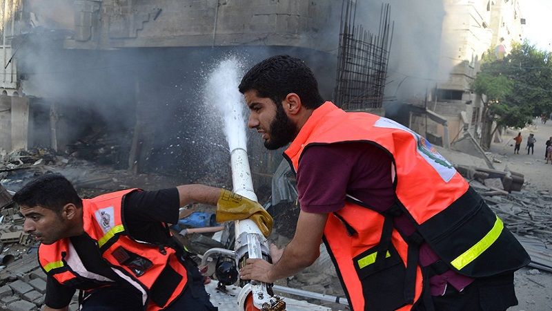 الدفاع المدني في غزة: عشرات مناشدات الاستغاثة وصلتنا من مصابين عالقين داخل المنازل التي استهدفها الاحتلال شرق مخيم البريج 