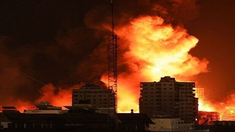 فلسطين المحتلة| شهداء وجرحى باستهداف قوات الاحتلال لمركز نزوح في مخيم جباليا شمال قطاع غزة