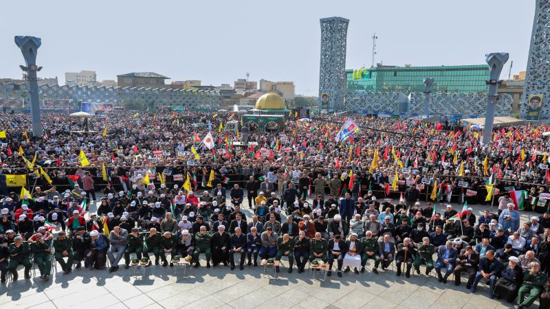 تشييع مهيب للواء نيلفروشان.. وقادة حرس الثورة لـ"العهد": جبهة الحق هي المنتصرة 