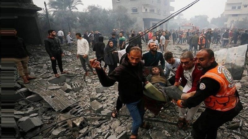 فلسطين المحتلة| 17 شهيدًا جراء القصف المتواصل على مدينة غزة ووسط القطاع منذ فجر اليوم