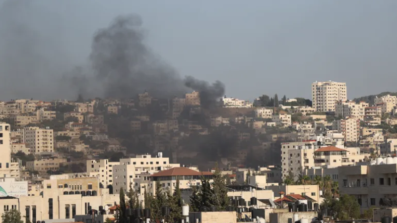 فلسطين المحتلة| طيران الاحتلال يشن غارة على حي الشيخ رضوان بمدينة غزة