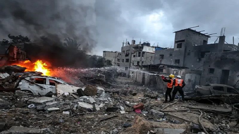 فلسطين المحتلة| 4 شهداء بينهم عمال من بلدية البريج وإصابات بقصف طائرة مسيرة صهيونية محيط البلدية وسط قطاع غزة