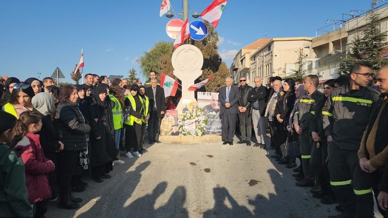 لبنان| أهالي شهداء الدفاع المدني في بعلبك ينظمون وقفة تكريمية للشهداء على مدخل مدينة بعلبك 