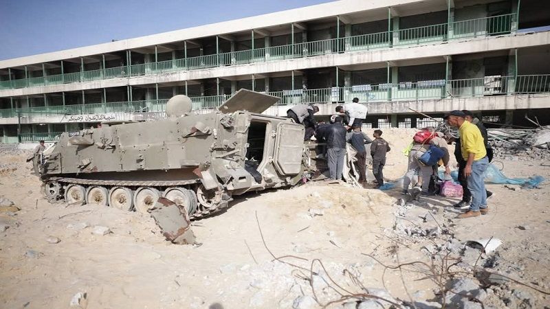 بالصور| آليات عسكرية تركها جيش الاحتلال في حي تل السلطان برفح بعد أن أعطبتها ضربات المقاومة