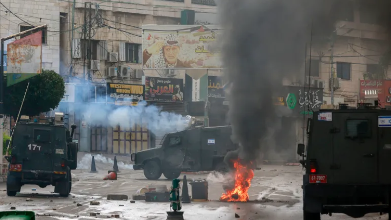 فلسطين المحتلة| استهداف تعزيزات قوات الاحتلال بعبوات ناسفة قرب مدخل بلدة السيلة الحارثية غرب جنين