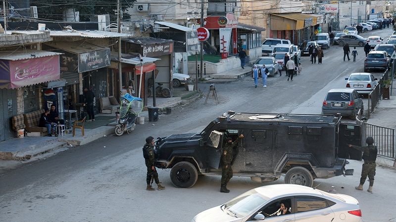 فلسطين المحتلة| اشتباكات عنيفة بين المقاومين وأجهزة السلطة في الحي الشرقي لمدينة جنين 