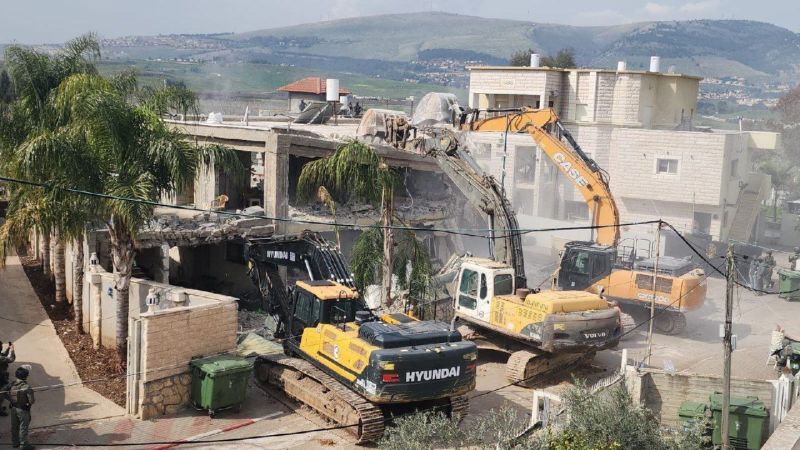 فلسطين المحتلة| جرافات الاحتلال تهدم منزلين في قرية طوبا الزنغرية بالداخل المحتل بحجة البناء دون ترخيص