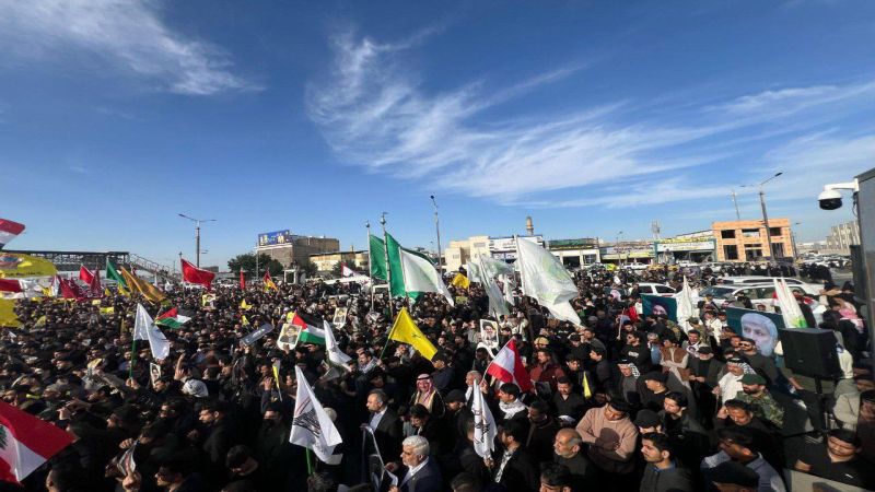 فيديو| جانب من التشييع الرمزي للشهيدين السيدين حسن نصر الله وهاشم صفي الدين في محافظة البصرة جنوب العراق