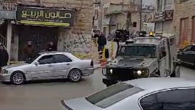 فلسطين المحتلة| قوات الاحتلال تقتحم مدينة دورا جنوب الخليل