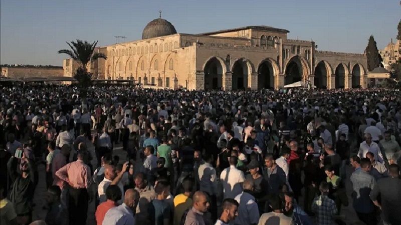 أوقاف القدس: 40 ألف مصلٍ أدّوا صلاة فجر الجمعة الثانية من شهر رمضان في المسجد الأقصى المبارك