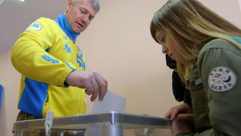 حزب الرئيس الأوكراني يتصدر الانتخابات البرلمانية
