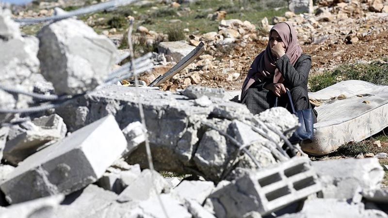 العدو يُخلي مئات الفلسطينيين ويهدم منازلهم في حي وادي حمص بالقدس المحتلة