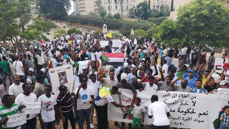 احتجاجات السودان..7 قتلى وعشرات الجرحى والمجلس العسكري يعرض التفاوض