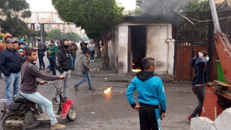 مواجهات طرابلس .. ارتفاع وتيرة العنف من قبل المتظاهرين وجرحى لقوى الأمن