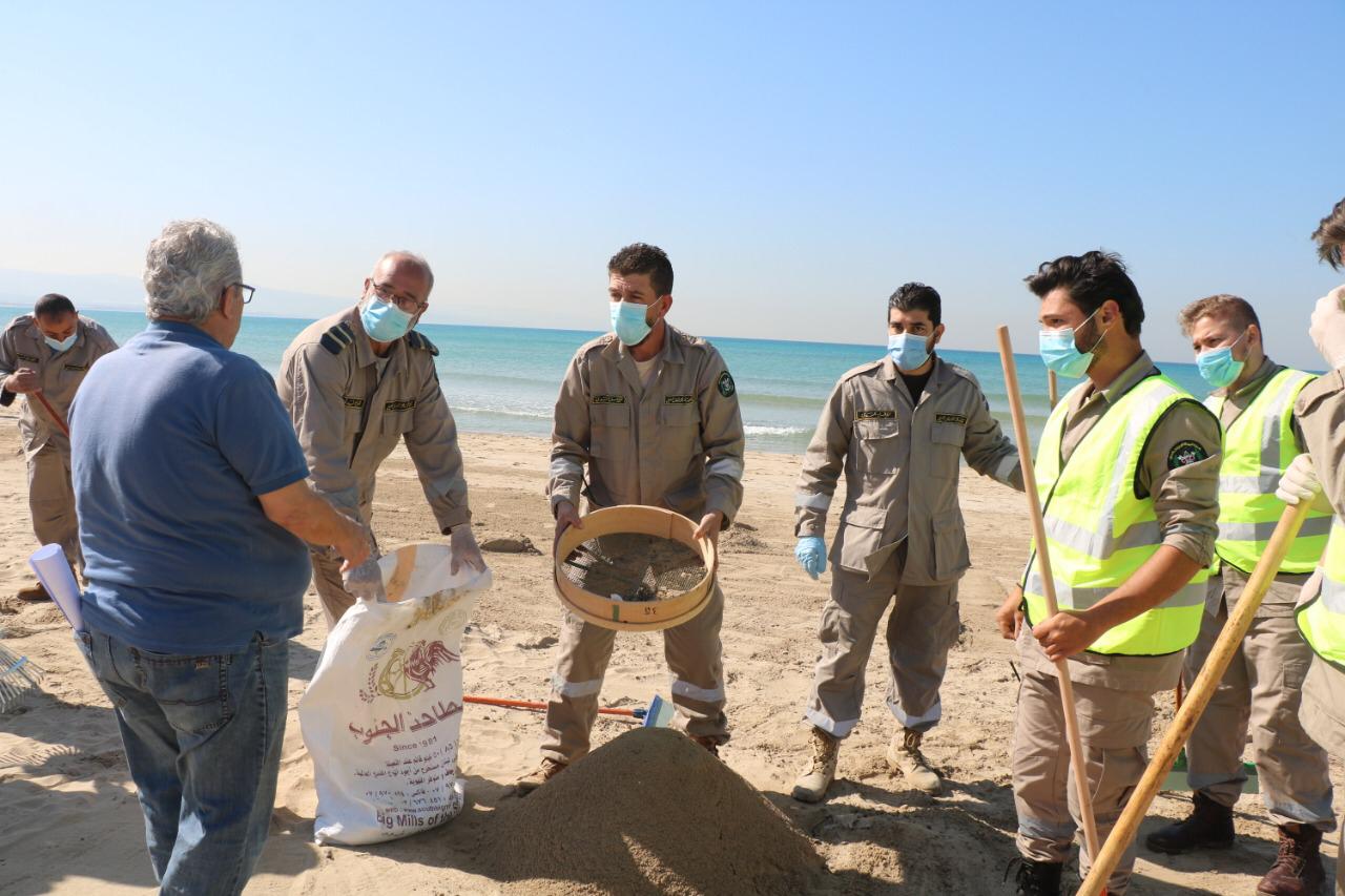 حملة تنظيف للشاطئ الجنوبي من التلوث "الإسرائيلي".. من العباسية حتى الناقورة 
