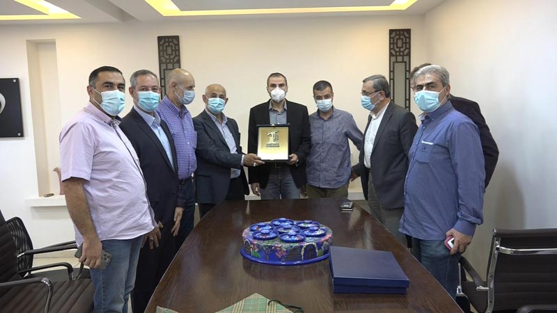 وفد من حزب الله يجول على مستشفيات منطقة صور