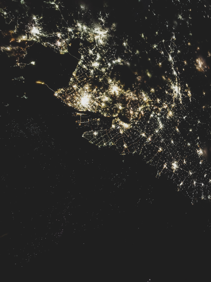 أحدث صور الأرض بهواتف روّاد الفضاء الصينيين الذكية 
